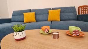 a coffee table with glasses on top of a couch at Maré Varna in Varna City