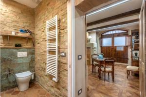 a bathroom with a table and a toilet in a room at Il Girasole -with Garden- in Buonconvento +39 photos