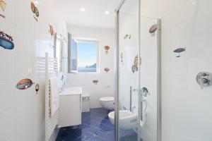 Kúpeľňa v ubytovaní Il Sogno di Lina Sorrento Coast Capri View + 37 fotografií