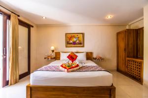 a bedroom with a large bed in a room at Asri Sari Villa Ubud in Ubud +27 photos