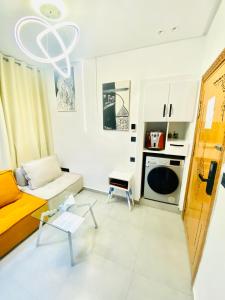 a living room with a couch and a table at nouvelle studio climatisé in Fez