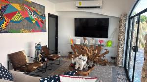 a living room with a flat screen tv on a wall at Casa tequila in Nueva Gorgona