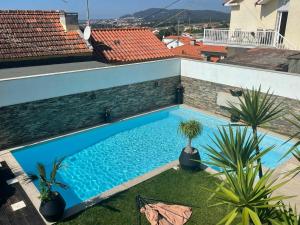 a swimming pool on the roof of a house at Moradia Com Piscina T4 in Esposende