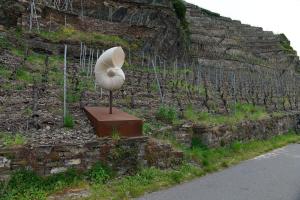 a statue of a bird sitting on top of a hill at Hotel Kachelburg in Dieblich
