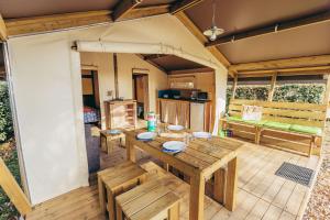 a room with a table and chairs in a house at Camping La Pointe du Talud in Ploemeur +84 photos
