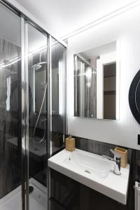 a bathroom with a sink and a shower and a mirror at Houseboat Pałuki in Sobiejuchy +24 photos