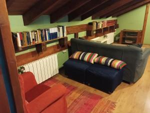a living room with a couch and a book shelf at CASA RURAL MATÉ in Susilla