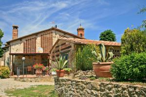 an old house with a cactus in front of it at Casalecchi - Cottage between Siena & Florence in Poggibonsi +25 photos