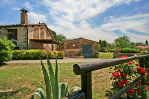 a house with a fence in front of a yard at Casalecchi - Cottage between Siena & Florence in Poggibonsi