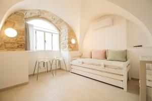a white room with a couch and a window at חקל תפוחין 1 - Hakal-Tapuchin 1 in Safed
