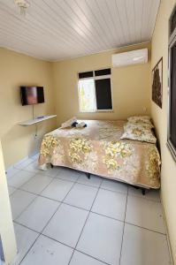 a bedroom with two beds in a room at Suíte Conforto - Leve, Prático e Acolhedor in Itacaré