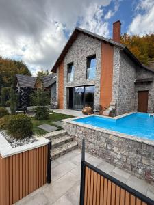 a house with a swimming pool in the yard at N'Gen Luxury Villas - Razem in Razëm