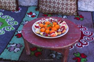 a bowl of fruit sitting on a table at Gîte OUHDOU in Midelt