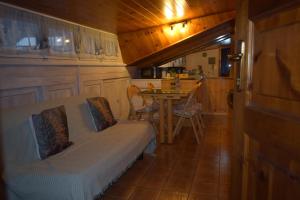 a living room with a couch and a table at Il Nido in Valdisotto