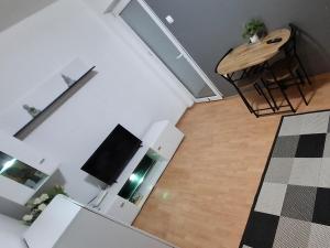 an overhead view of a living room with a table and chair at Dani Cute in Vaslui