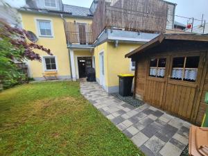 a backyard of a house with a fence and a building at Apartment Kraxler Single by Interhome in Weißenstadt