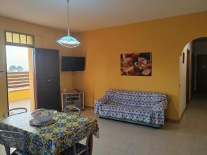 a living room with a couch and a table at Casa Mangiaracina in Porto Palo