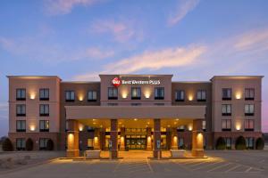 a building with a hospitalubs sign on the front of it at Best Western Plus Centralia Hotel & Suites in Centralia