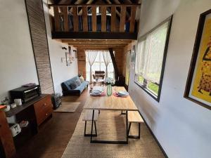 a living room with a table and a couch at Tiny House, Tiny Black Frutillar in Frutillar