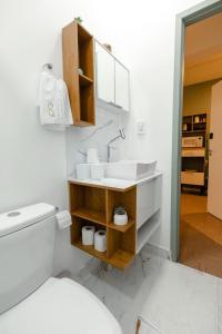 a bathroom with a sink and a toilet at P&G Apto 202-San Gimignano in Caxias do Sul