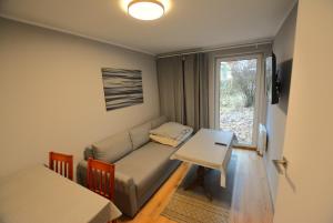 a small living room with a couch and a table at Ośrodek Wypoczynkowy SUM in Bialokosz