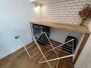 a drying rack in the corner of a room at Cocina Bajo las Estrellas in Martínez