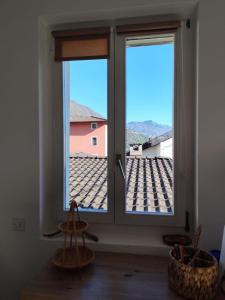 a window with a view of a building at Piccolo gioiello rustico in Losone