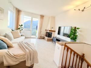 a living room with a couch and a tv at Sunrise apartament in Monterosso al Mare
