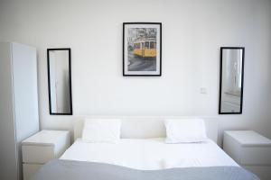 two beds in a white room with two mirrors at Design Apartment - Solingen-Mitte - Balkon - BRIGHT Collection in Solingen