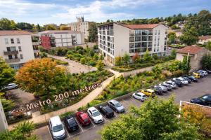 an aerial view of a parking lot with cars at Un coin de paradis in Oullins