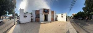 a building on the side of a city street at Hotel La Leyenda Vallenata in Valledupar