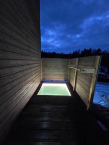 a small pool in the side of a sauna at Hillside Cabin in Pomezí