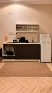 a kitchen with a sink and a refrigerator at وسط المدينة للشقق السكنيه in Medina