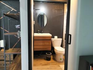 a bathroom with a toilet and a sink at Casa del Pintor Chetumal in Chetumal +38 photos