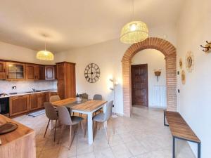 a kitchen and dining room with a table and chairs at I sogni di Elias in Tuoro sul Trasimeno