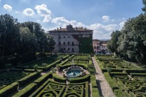 a large building with a garden in front of it at A&M House in Vignanello