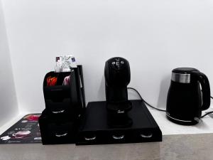 a black blender sitting on top of a counter at Affittacamere il Conte Rooms in Pescara +33 photos