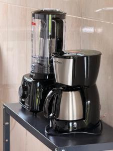 a blender sitting on top of a counter at Chalés recanto dos oliveira in Camanducaia +5 photos