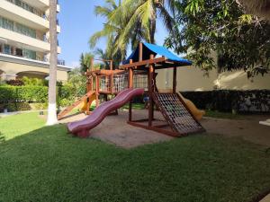 a playground with a slide in a yard at IXTAPA LUXURY - BVG 405 Norte in Ixtapa