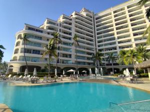 a large hotel with a large swimming pool in front of it at IXTAPA LUXURY - BVG 405 Norte in Ixtapa