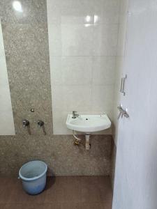 Gallery image of Dhanalaxmi Yatri Nivas in Kolhapur