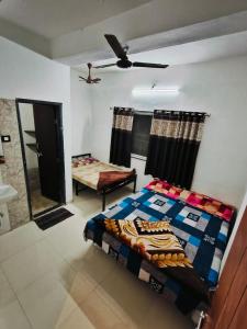 Gallery image of Dhanalaxmi Yatri Nivas in Kolhapur