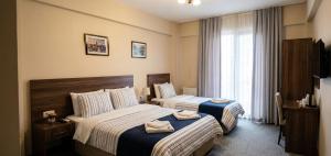 a hotel room with two beds and a window at Rasim otl in Göksun
