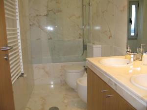 a bathroom with a shower and a toilet and a sink at Quinta dos Castanheiros - Turismo Rural in Negreda