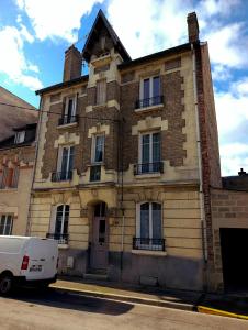 a white van parked in front of a building at Le Cocon Rethelois. in Rethel