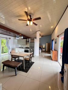 a living room with a ceiling fan and a table at Guanico Beach Resort in Tonosí