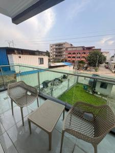 two chairs and a table on top of a balcony at Les Sublimes Residences Tweens in Abidjan