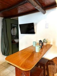a wooden table with two mugs on top of it at Casa Ametista in Lençóis