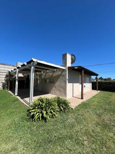 a house with a solarium on the side of it at La Calma Casa Quinta in Tandil