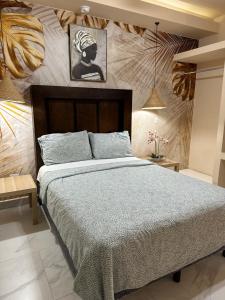 a bedroom with a large bed in a room at Ancla Suites in Puerto Peñasco